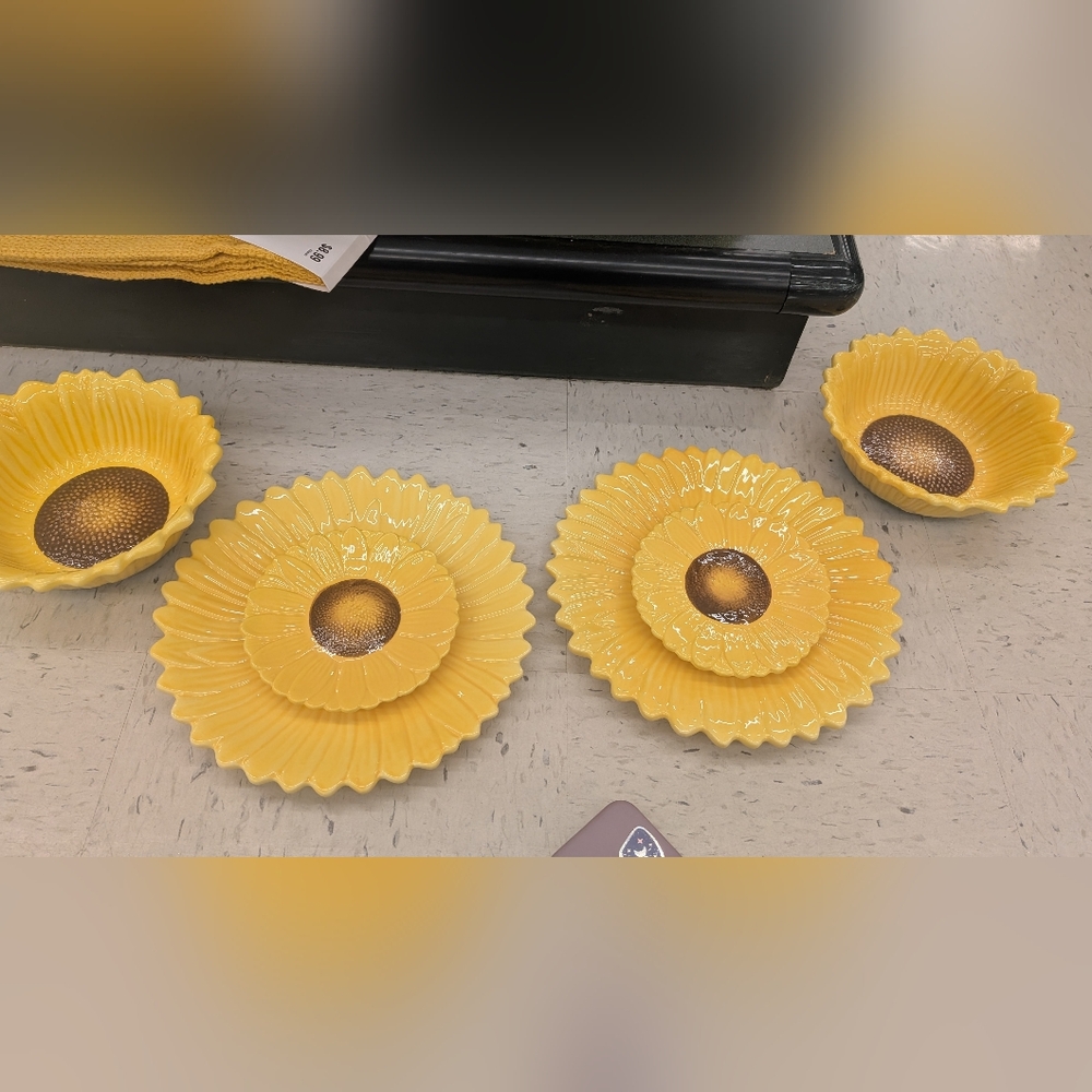 6pcs Sunflower Shaped Yellow Ceramic Dinner & Appetizer Plates & Cereal Bowls